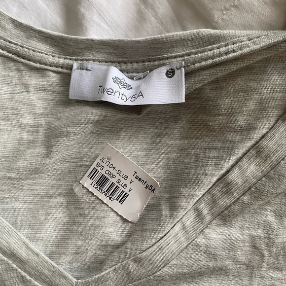 NWT - Twenty5A Women’s Cropped V-neck Top Size S - Picture 3 of 12